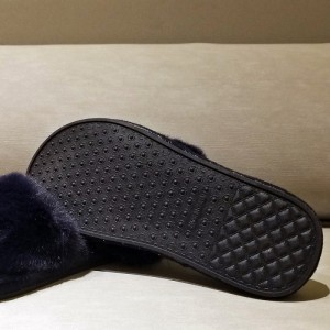 รองเท้าแตะเสื้อกันหนาว