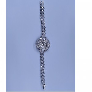 นาฬิกาสีเงิน