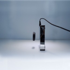 ต่างหูที่ถูกระงับคริสตัลนาฬิกาแว่นตาสร้อยข้อมืออัญมณีแว่นกันแดดเครื่องประดับแหวนลอยแม่เหล็กลอยแสดงถาด