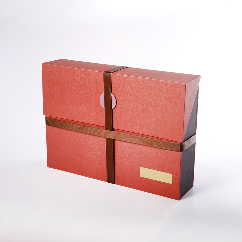 ที่กำหนดเองหรูหราหรูหราสแควร์กระดาษแม่เหล็กสีแดงสองชั้นเปิดกล่องบรรจุภัณฑ์ของขวัญที่มีริบบิ้น