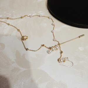 ต่างหูเข็มกลัด