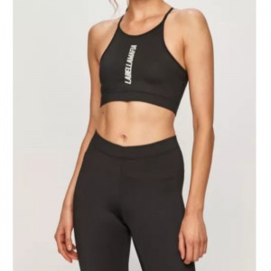 ชุดกีฬาแน่นพอดี