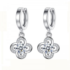 ต่างหูโคลเวอร์สี่ใบ