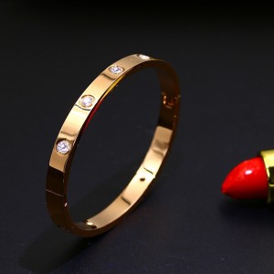 สร้อยข้อมือเหล็กไทเทเนียมเย็นเย็นสด