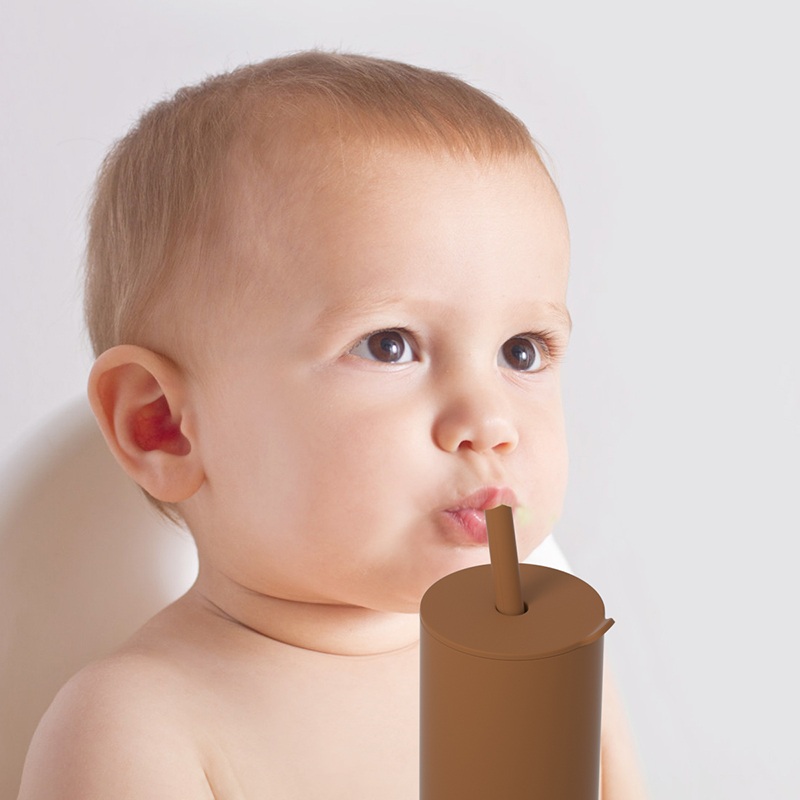 ถ้วยรั่วไหลกันน้ำพร้อมฟางซิลิโคนสำหรับการให้อาหารทารก