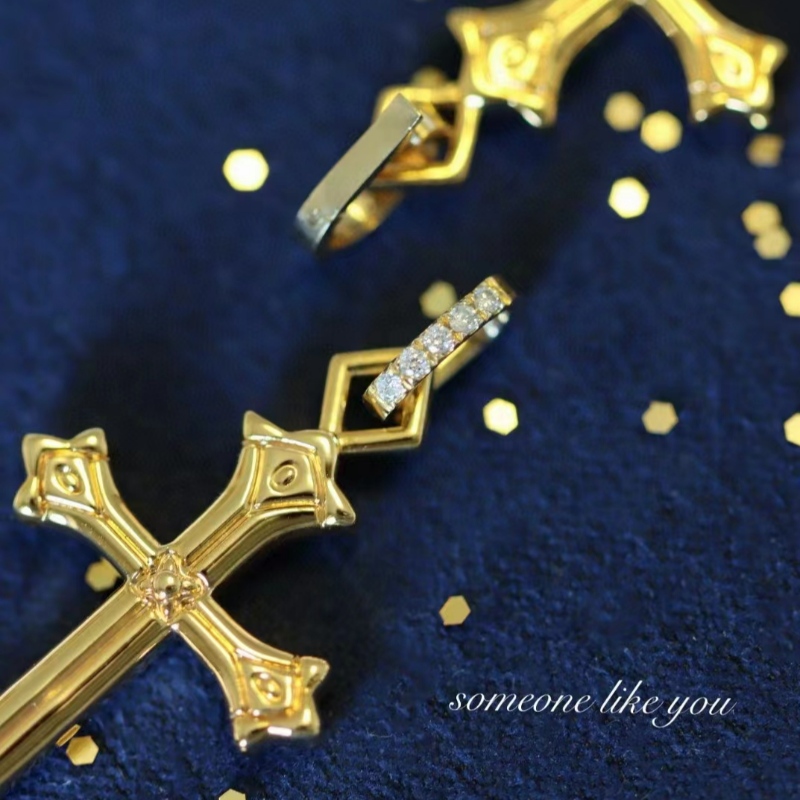 ต่างหูแฟชั่น 18K Gold Cross สำหรับผู้หญิง