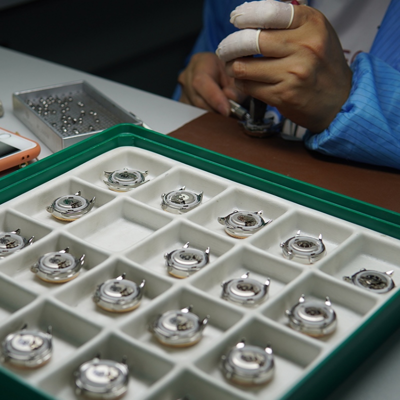 ทำไมนาฬิกาและนาฬิกาทั้งหมดจึงหมุนไปทางขวา?