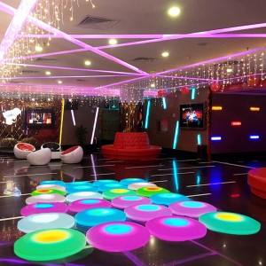 กระเบื้องฟลอร์เต้นรำ LED แบบพกพารอบกลางแจ้ง/indoor, สัมผัสแบบอินเทอร์แอคทีฟแสงขึ้นกระเบื้องฟลอร์เต้นรำดิสโก้, พื้นผิวพลาสติกสี...