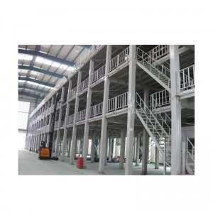 แท่นเหล็กและบันได