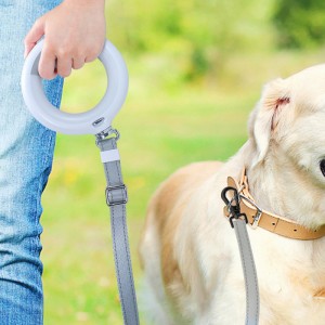 ยุ่งยากในการทำงานหนัก LED Dog LED LED LESH ในตัวกระเป๋าเซ่อในตัวเดินสายจูง 360 มือที่จับป้องกันการลื่นสำหรับสุนัขขนาดเล็กขนาดเล็ก&สุ...