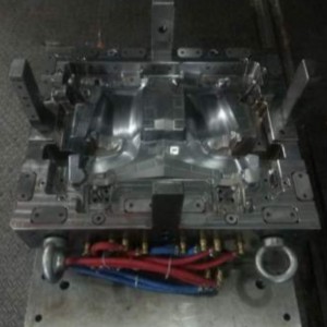 การฉีดพลาสติก mould-auto-b เสาบน