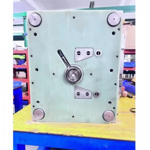 แม่พิมพ์ฉีดพลาสติก