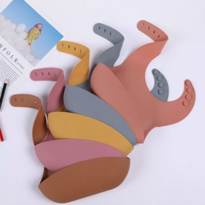 Baby Bibs Silicone Bib ที่ปรับได้จากการฉีดน้ำ