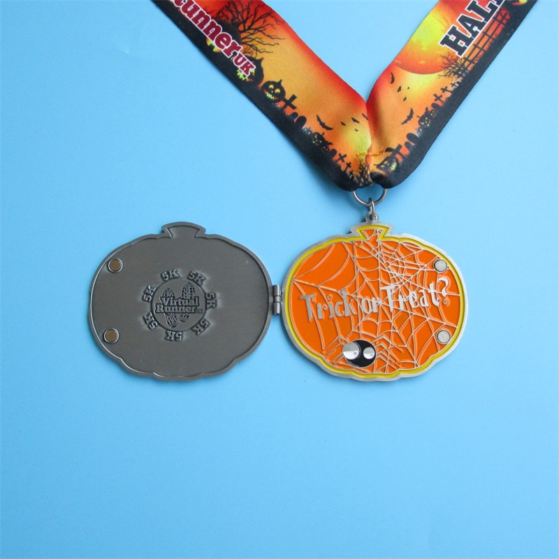 เหรียญเหรียญที่กำหนดเอง Halloween Festival Gift Metal Clam-Shell Folding Medals