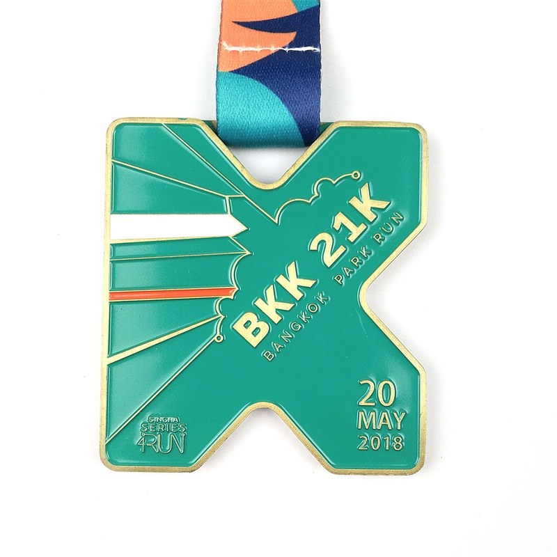 เหรียญที่กำหนดเองเคลือบฟัน 3D Gold Metal Award Marathon Running Medal