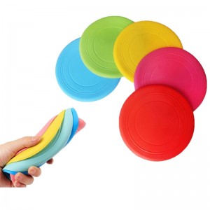 Dog Flying Disc Silicone Puppy Flyer Toy Soft Dog Saucer Saucer React ไม่สามารถทำลายได้เร็วขึ้นการฝึกอบรมของเล่นแบบโต้ตอบสำหรับลูกสุนัขกลางแจ้งขนาดกลางขอ...