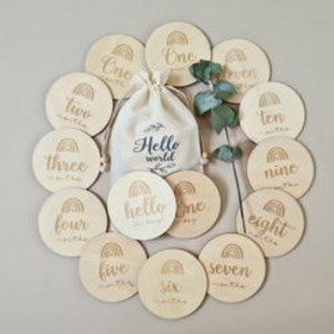 สิ่งประดิษฐ์ที่ทำจากไม้การตั้งครรภ์เดือนแรกของเด็ก