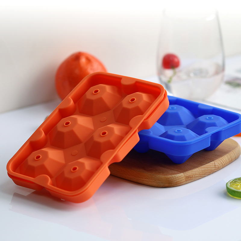 Diamond Ice Cube Molds Silicone ที่นำกลับมาใช้ใหม่ได้แบบยืดหยุ่น 6-ICE TRAYS Maker พร้อมฝาสำหรับค็อกเทลวิสกี้เย็น ๆ ถาดน้ำแข็งวางซ้อนกันได้ง่ายพร้อมฝาครอบ