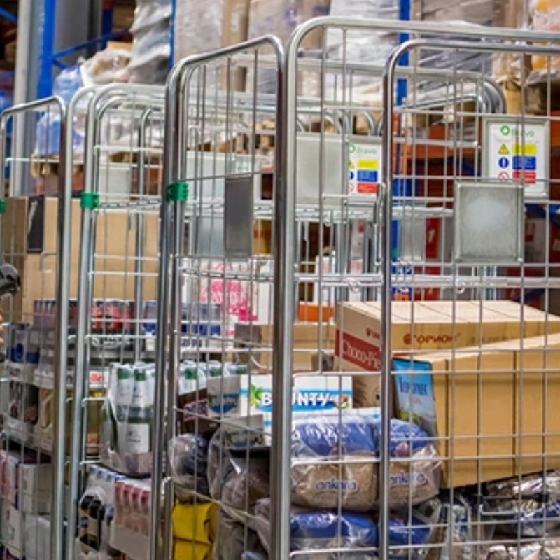 อุปกรณ์ใหม่ ๆ เช่นชั้นวางคลังสินค้าและรถเข็นโลจิสติกส์นำไปสู่อุตสาหกรรมการผลิตสมัยใหม่