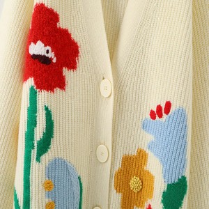 เสื้อสเวตเตอร์ของนักออกแบบผู้หญิง