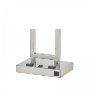 โคมไฟตั้งโต๊ะ Gatsby พร้อมผิวนิกเกิลแปรงสองช่องทางสวิตช์โยก/off และพอร์ต USB