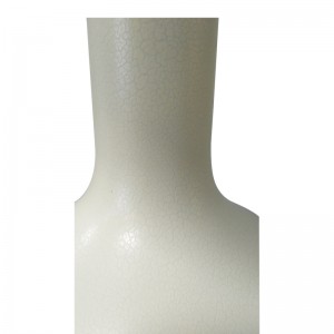 Homewood Suites Hotel Hotel Resin Table Lamp พร้อมบอดี้เรซินสีงาช้างที่ห้องพักของโรงแรม