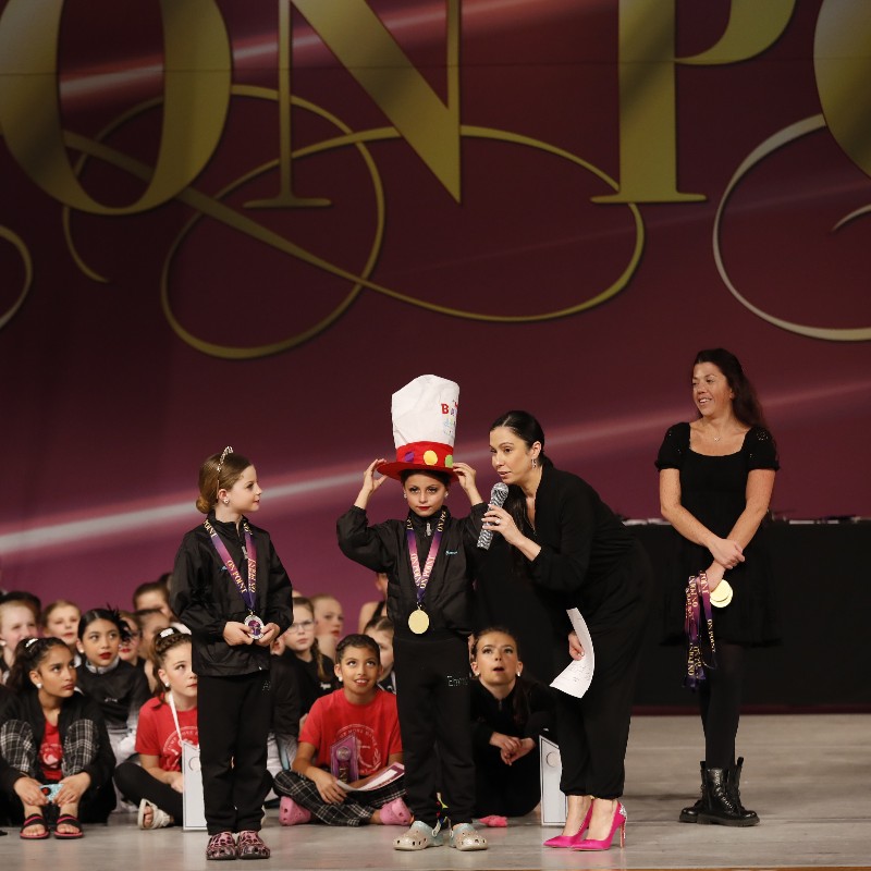 เหรียญรางวัลการแข่งขันเหรียญและเหรียญรางวัลการแข่งขันและเหรียญ