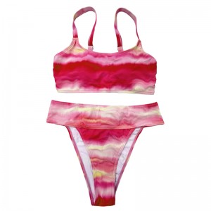 การไล่ระดับสีสีชมพูกุหลาบพร้อมสายรัดไหล่กว้างจีบ