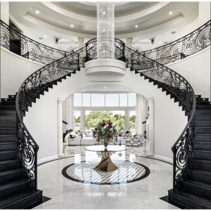 รั้วเหล็กดัด