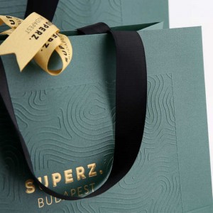 ถุงกระดาษคราฟท์ลายนูนหรูหรา