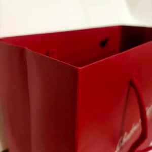 กระเป๋าคราฟท์สุดหรูสีแดงสดใส