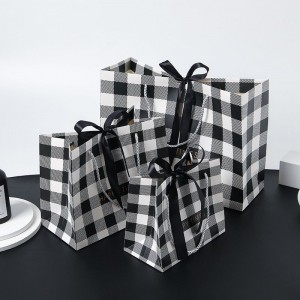 ถุงของขวัญคราฟท์ตาหมากรุกเก๋ๆ