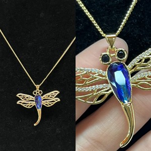 ทอง 18k-สร้อยคอแมลงปอ Dragonfly ชุบกับร่างกายคริสตัลสีน้ำเงิน, ดวงตาอัญมณีสีดำและปีกลวดลายรายละเอียดสำหรับธรรมชาติที่สง่างาม-เคร...
