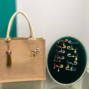 ชาวจีน-เข็มกลัดโชคดี