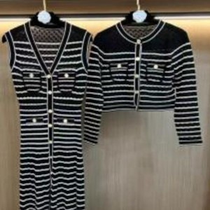 V-ชุดเดรสถักถักยาวคอแขนยาว