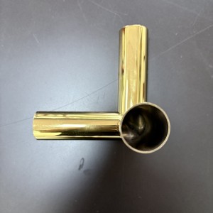 Zotye Stainless Steel Gold Electroplated สามเหลี่ยมสาม-เครื่องประดับขาตั้งกลวงมิติ