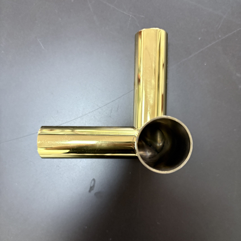 Zotye Stainless Steel Gold Electroplated สามเหลี่ยมสาม-เครื่องประดับขาตั้งกลวงมิติ